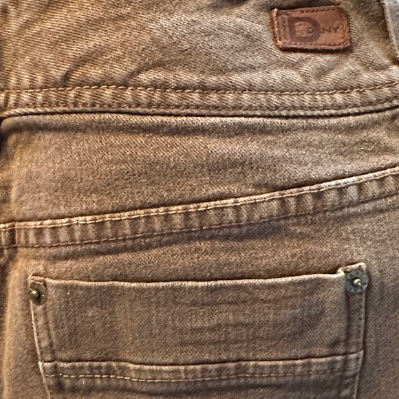 DKNY Women's Tan Cropped Ankle Jeans Brown Denim Size 8 - Picture 3 of 4